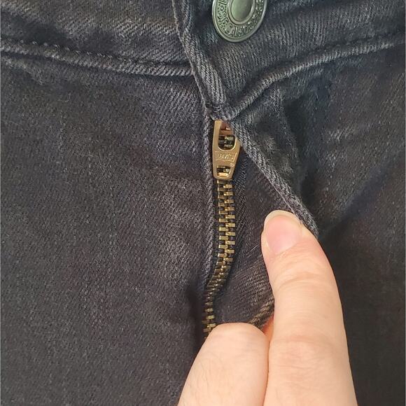 Levi's Flattering Soft Black Crop 711 Skinny Jeans ~Streetwear Flattering Casual - Picture 5 of 12